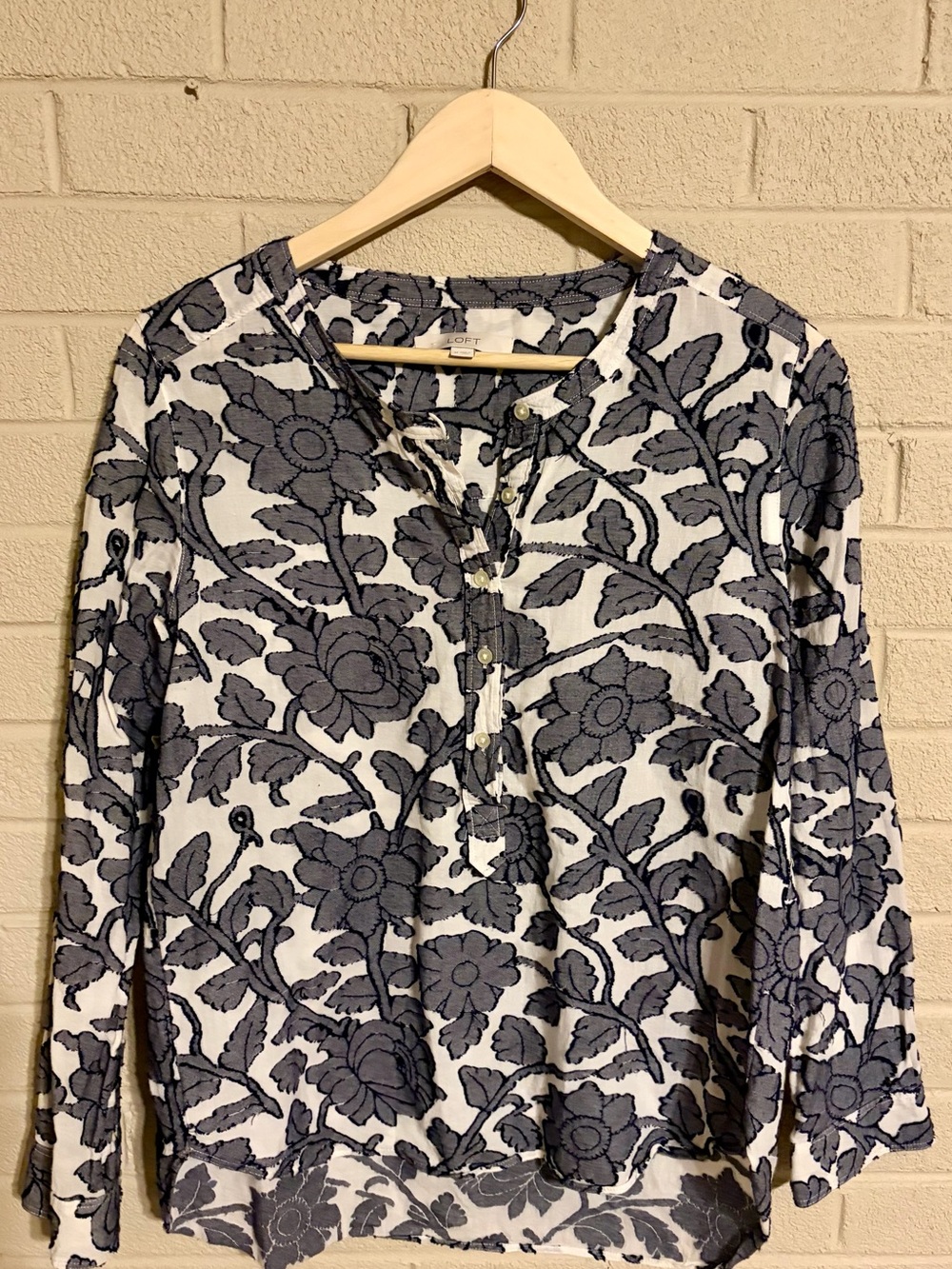 LOFT 100% Cotton Floral Button-Front Henley Tunic in Navy and White